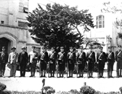 出発を前にした高等学部代表 1938年